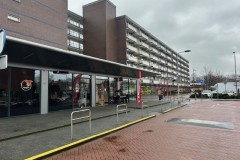 Culemborg, convenience winkelcentrum Chopinplein (Plus supermarkt,  14 dagwinkels, 2 garageboxen)