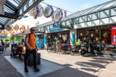 Helmond, winkelcentrum Brouwhorst (Albert Heijn en Jumbo supermarkten, 26 solitaire winkelunits)