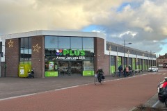 IJsselmuiden, Slenke Es (Plus supermarkt en drie dagwinkels)
