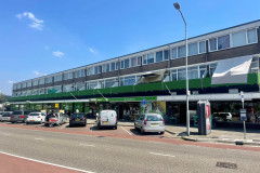 Venlo,  winkelcentrum Vastenavondkamp (Plus supermarkt en 12 solitaire winkelunits)